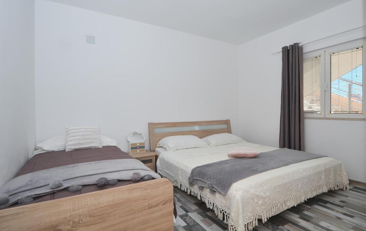 Apartments Luciano Seget Vranjica Bagian luar foto
