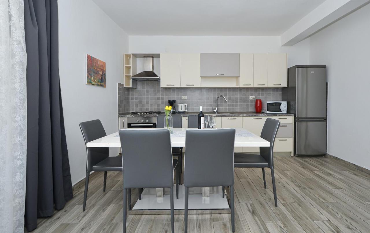 Apartments Luciano Seget Vranjica Bagian luar foto