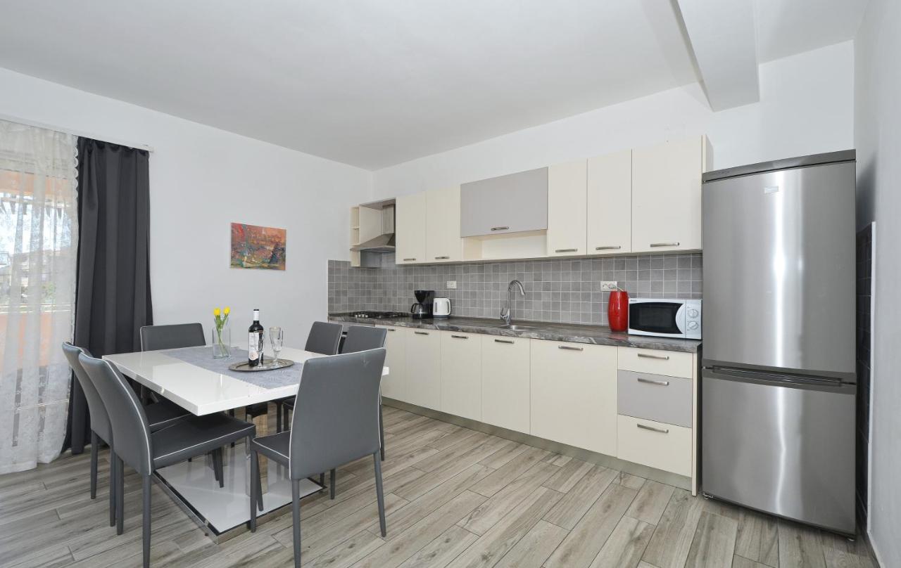 Apartments Luciano Seget Vranjica Bagian luar foto