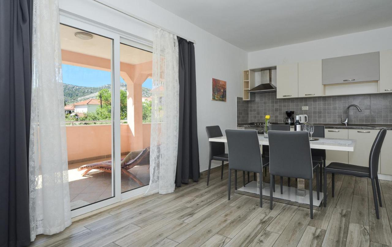 Apartments Luciano Seget Vranjica Bagian luar foto