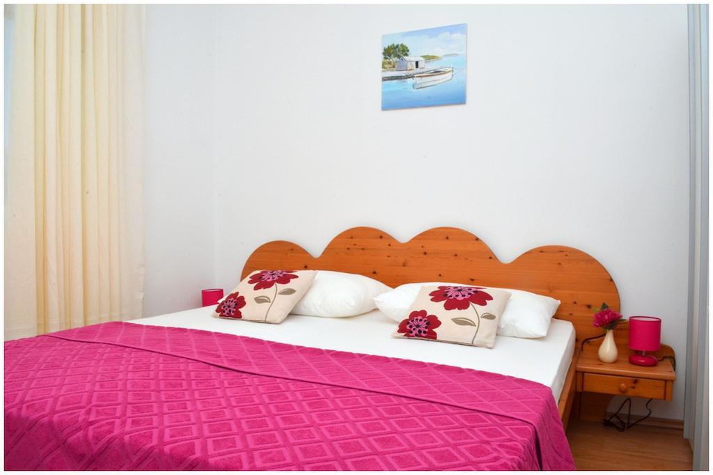 Apartments Luciano Seget Vranjica Ruang foto